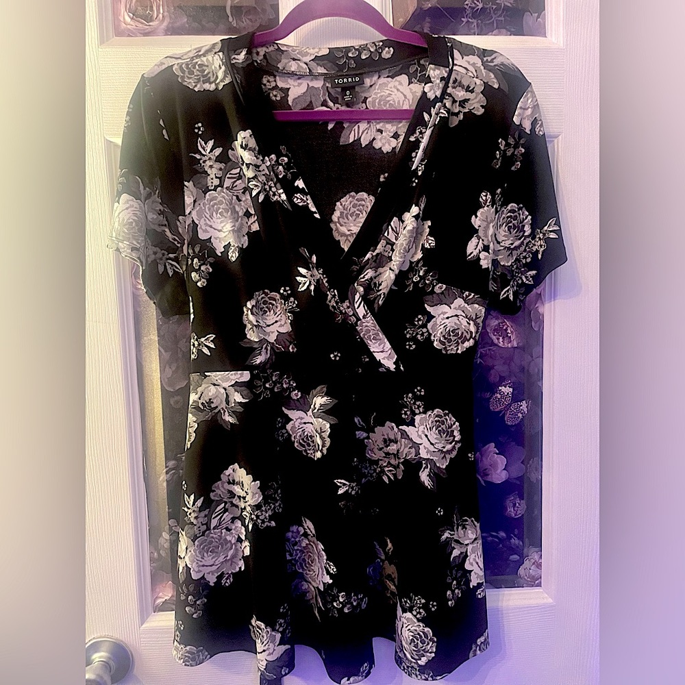 Torrid Studio knit surplice tie back floral print top Size 0X (12)